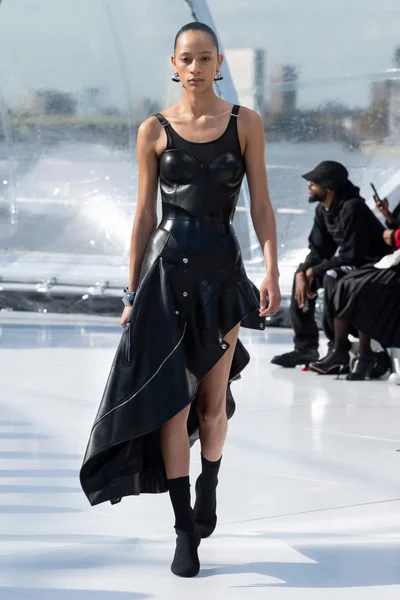 Look 25